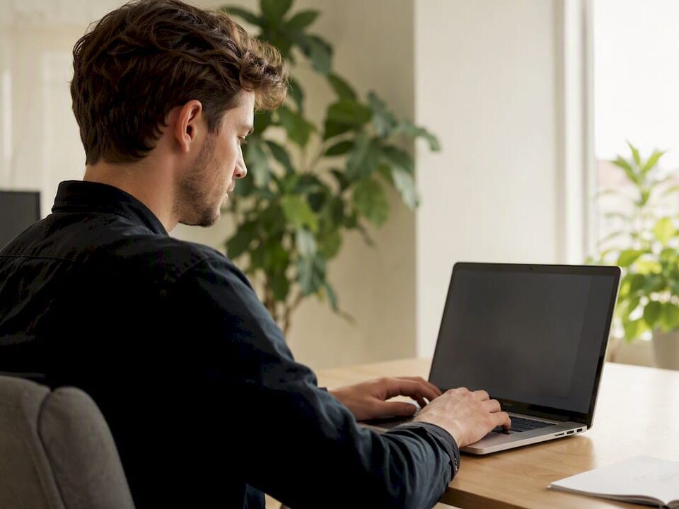 Hands tuning laptop for web performance