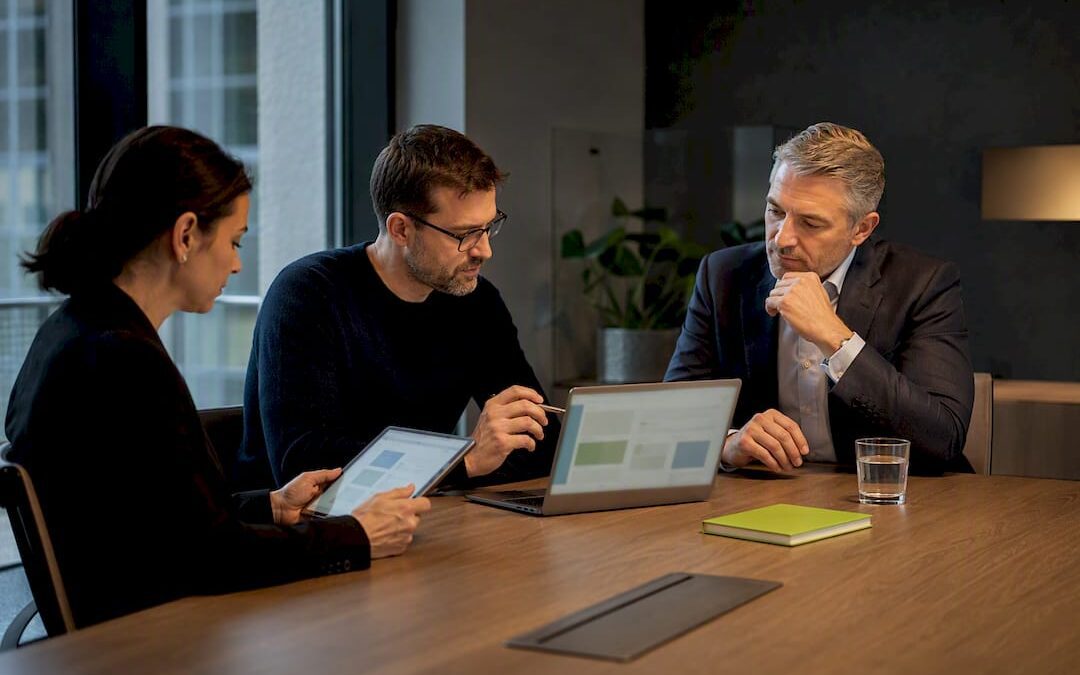 B2B buying group comparing supplier options